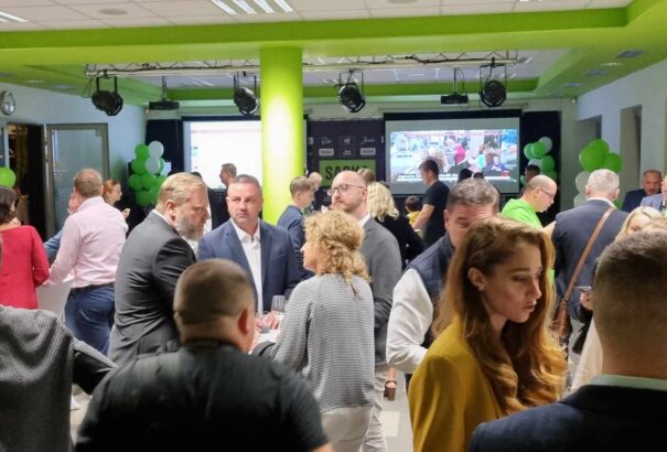 Az SaS székházából jelentjük: Sulíkék 7 százalékban reménykednek – fotók