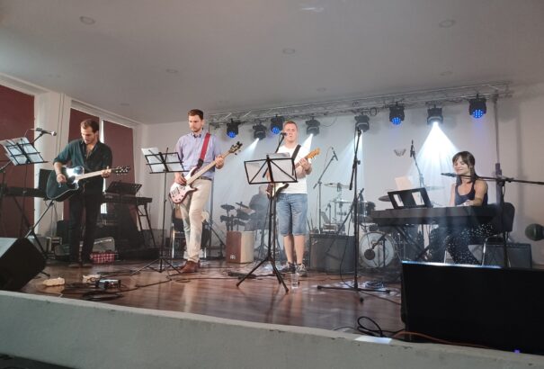 A hit erejéről tanúskodott a keresztény fiatalok dicsőítő koncertje a komáromi Danubius szálló nagytermében