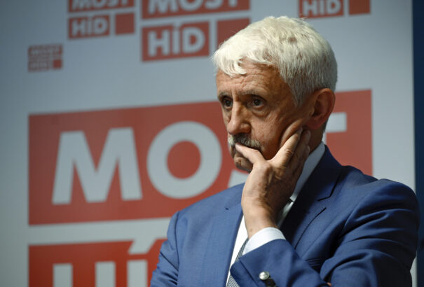 Fuldoklók viadala: A pillanat, amikor Dzurinda rájön, hogy a progresszívek a szövetségeseiket sem kímélik