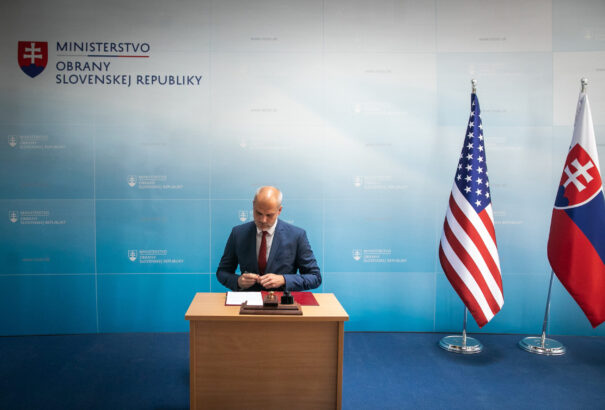 Ukrajna támogatásáról tárgyalt a szlovák védelmi miniszter Washingtonban