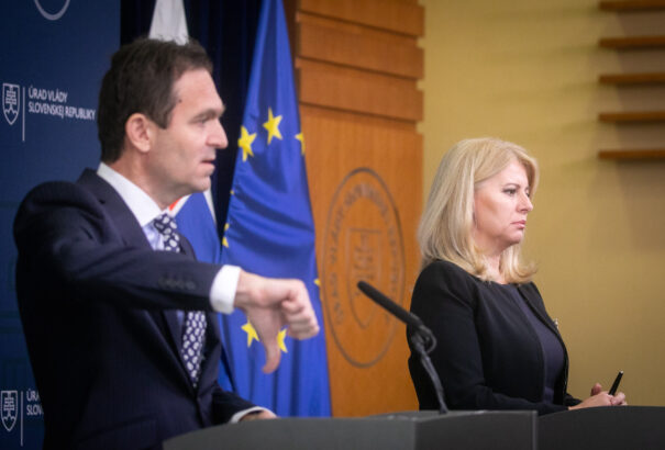 Az SNS szerint Čaputová és Ódor leignorálta az alkotmány napját. A nemzetiek úgy vélik, hogy Kuffa kitüntetése áll a háttérben