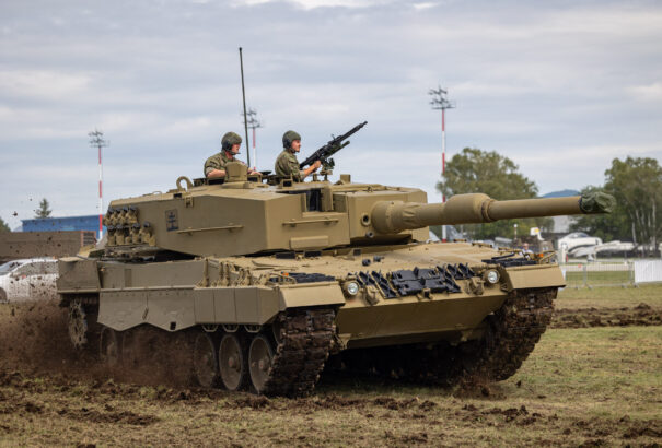 Újabb két Leopard 2A4-es harckocsi érkezett meg Németországból Szlovákiába