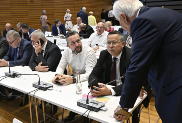 Három rendkívüli ülést sem sikerült megnyitni a parlamentben