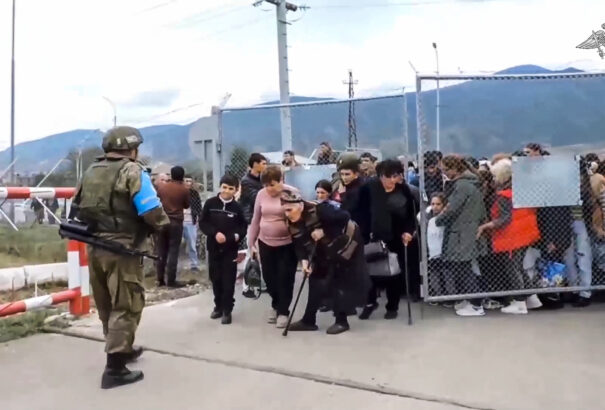 Hegyi-Karabah – Civilek ezreit evakuálták az orosz békefenntartók