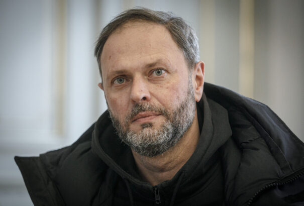 Már a köztévé moderátora is az LGBTI-propagandát tolja. A választások előtt ezzel állást is foglalt