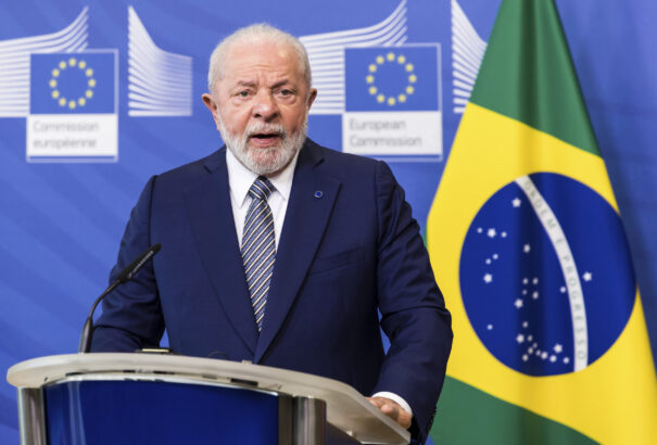 A brazil elnök tárgyalóasztalhoz ültetné Zelenszkijt és Putyint