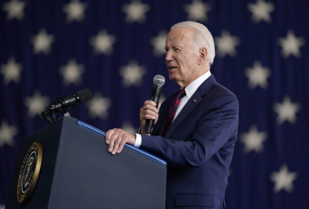 Az USA azt fontolgatja, hogy nagyobb hatótávolságú, kazettás bombákkal felszerelt rakétákkal látja el Ukrajnát