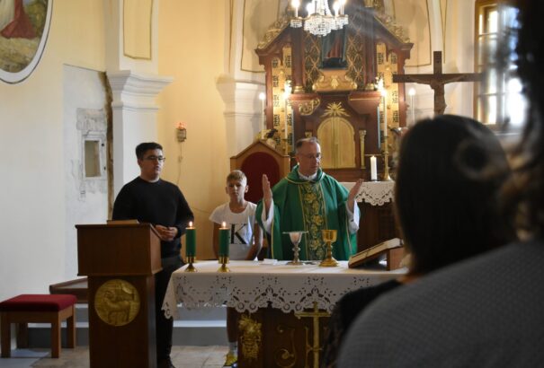 Mede Géza: Egyházasbáston végéhez közeledik a templom felújítása – Képekkel