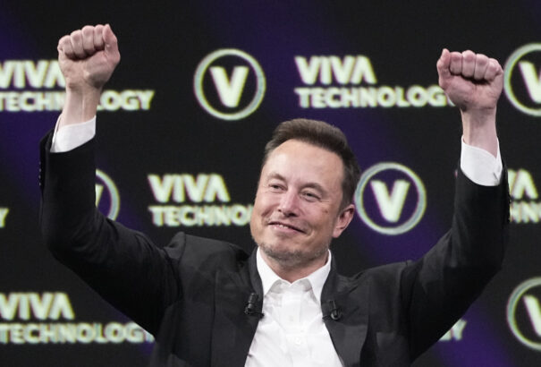 Musk minden felhasználó számára fizetőssé tenné az X platformot