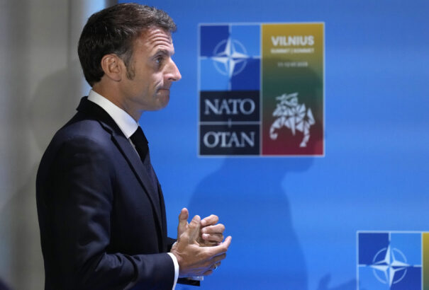 Kreml: nem lehet közvetítő a német kancellár és a francia elnök