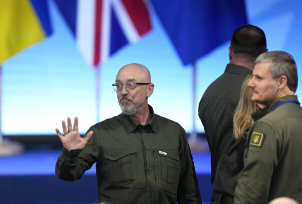 Zelenszkij menesztette a korrupt védelmi minisztert, Reznyikovot