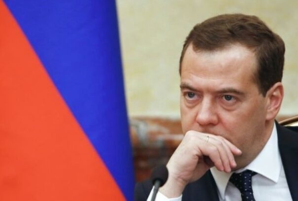 Dmitrij Medvegyev: Fel kellene függeszteni a diplomáciai viszonyt az EU-val