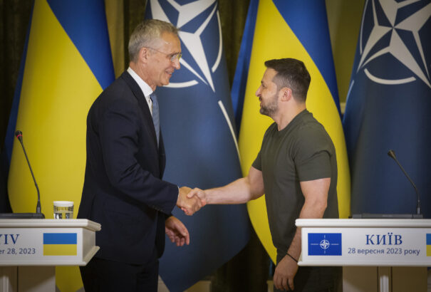 A NATO-főtitkár Kijevbe látogatott. Zelenszkij azonnal légvédelmi rendszereket kért tőle