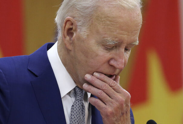 Újabb kínos sajtótájékoztató: Biden dadogott és nem tudta befejezni elkezdett mondatát