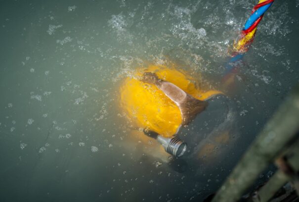 Elképesztő: Egy második világháborús magyar vadászgép roncsait emelik ki a Balatonból