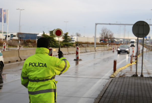 Az ingázok életét nehezítik a határellenőrzések – véli az ipolyhídvégi polgármester