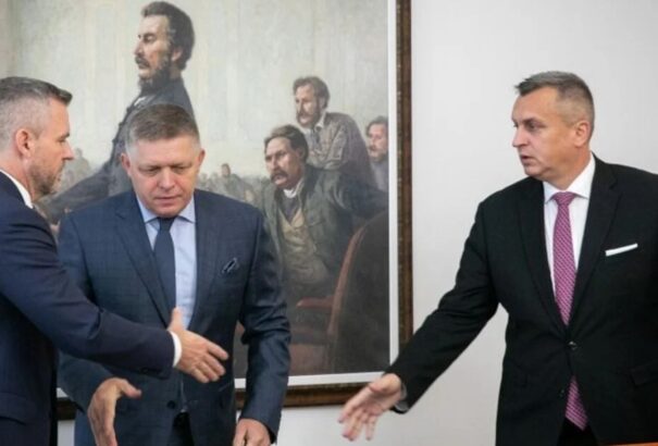 Aláírta a koalíciós szerződést a Smer, a Hlas és az SNS