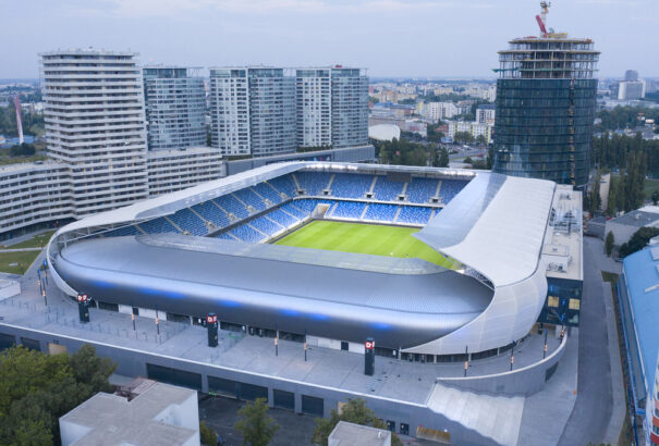 Nem csak a stadiont, további milliókat is bukhat az állam Kmotríkkal szemben