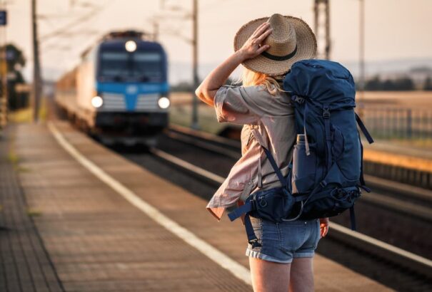 Több mint negyedmillió lakos él külföldön. A délnyugati járások lakosai elsősorban Magyarország felé orientálódnak