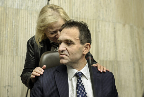 JDS: Az Ódor-kormány intézkedéscsomagja a fiatalokat, az időseket és a családokat is károsítja