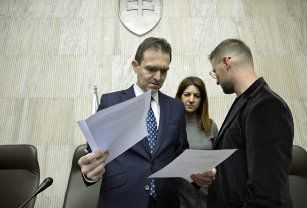 Megérkezett az Ódor-csomag: Brutális megszorítások, elbocsátások, támogatások megnyirbálása, infláció