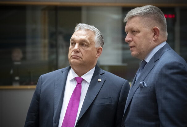Robert Fico és Orbán Viktor „liberális szabályokkal szembeni” szövetségéről írt a Bloomberg