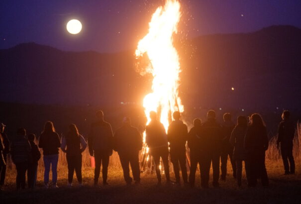 Több mint száz székelyföldi településen gyújtottak őrtüzet az autonómiaigény jeleként