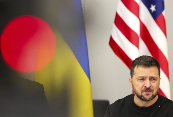 Oroszok törnek előre Avgyijivkánál, az USA kivonulhat Ukrajna mögül, Zelenszkij mentené a menthetőt