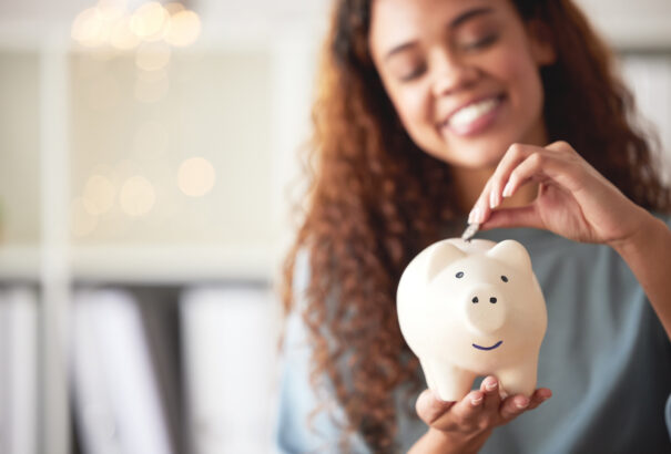 Nem jó, ha folyószámlán tároljuk a megtakarított pénzünket – be kell fektetni