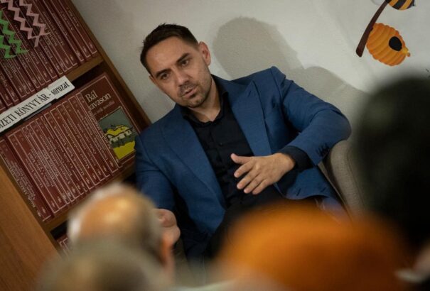 Gyimesi megkezdte az alulról építkezést