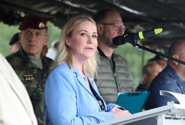 A cseh védelmi miniszter felszólította Csehországot az ENSZ-ből való kilépésre