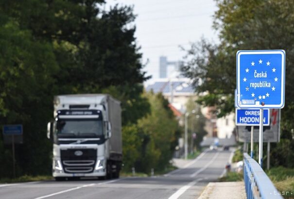 Több tucat illegális bevándorlót tartóztattak fel a cseh rendőrök egy határátkelőn