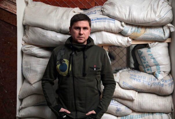 Podoljak az izraeli háborúról: végre mindenki Ukrajnával fog foglalkozni