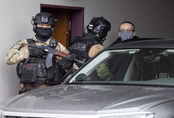 Felmentették a korrupcióval vádolt volt SIS-főnököt