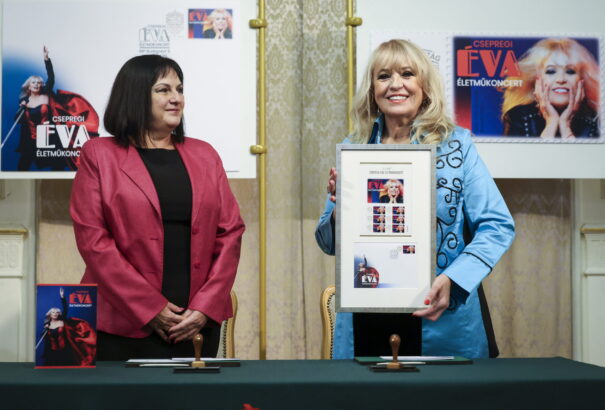 Bélyeget ad ki a Magyar Posta Csepregi Éva előadóművész tiszteletére