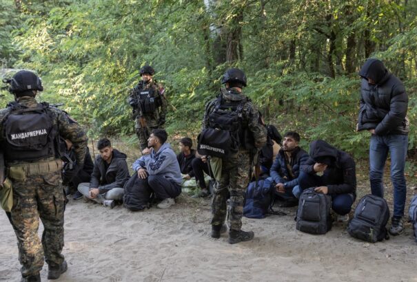 Illegális migráció: Általános razziát tartott a szerb rendőrség