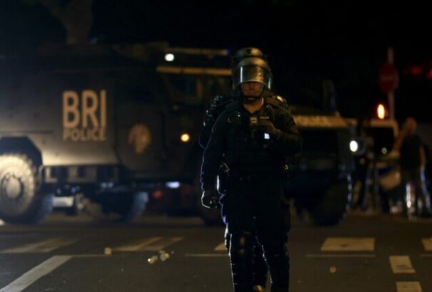 Horogkereszteket festettek a földre Párizsban, 13 embert előállítottak