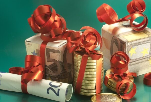 Felmérés: A szlovákiai alkalmazottak 50%-a kap év végi jutalmat