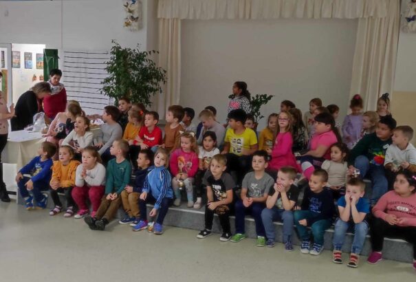 Hangulatos Márton-napnak örülhettek a gyerekek a komáromi Jókai Mór Alapiskolában