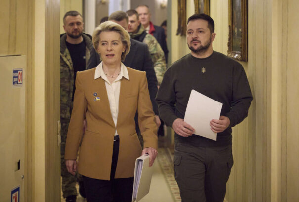 Von der Leyen Kijevbe érkezett, hogy az EU-bővítésről tárgyaljon