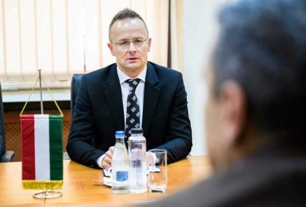 Szijjártó Péter: Ukrajna csatlakozásával a háború bejönne az Európai Unióba, amit el kell kerülni