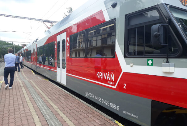 A rendőrség reagált a késelésre: Péntektől több rendőrjárőr lesz a vonatokon