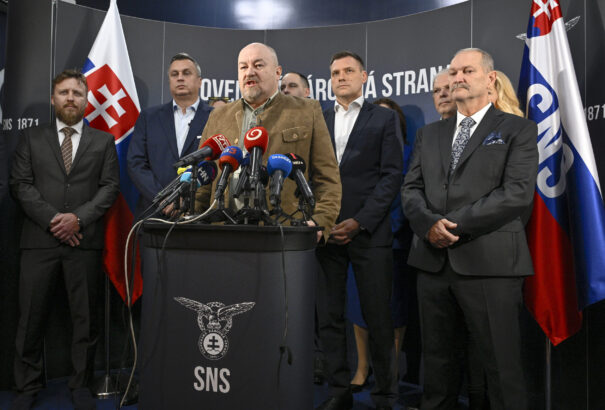 Konfliktus a kormánykoalícióban? Az SNS megtartaná a családi nyugdíjat. A Hlas megszüntetné, hogy ebből fizesse a 13. nyugdíjat