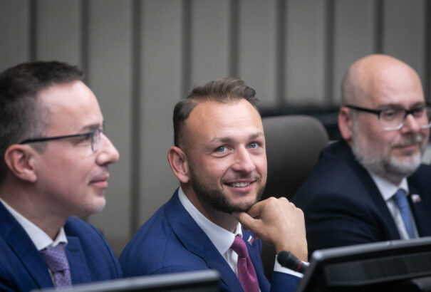 Amint bizalmat kap az új kormány, a PS rögtön leváltaná a belügyminisztert