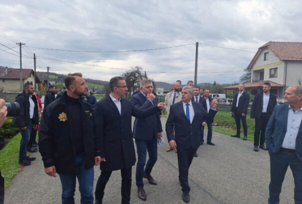 Mikulec kiakadt azon, hogy Fico helikopterrel repült Kelet-Szlovákiába