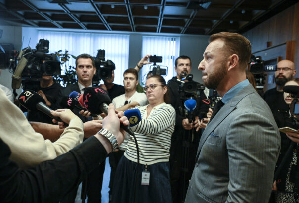 Šutaj Eštok belügyminiszter elnézést kért a bírákra tett megjegyzése miatt