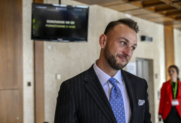 Šutaj Eštok újabb 26 rendőrt függesztett fel