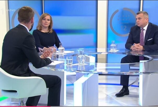 Olyan személyes támadásokba csapott át Danko és Šimečka vitája a közmédiában, hogy kikapcsolták a mikrofonjukat