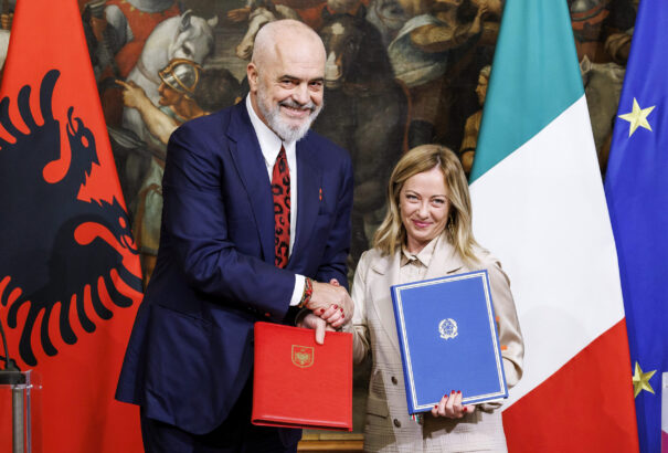 Albániába küldi az illegális bevándorlókat Olaszország