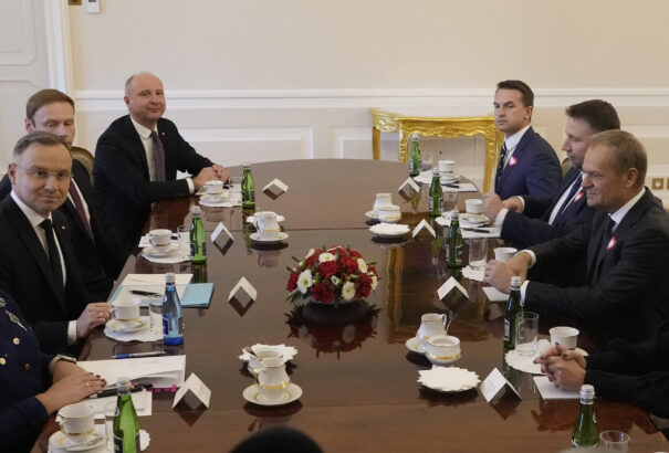 Ma este eldől, ki alakíthat kormányt Lengyelországban